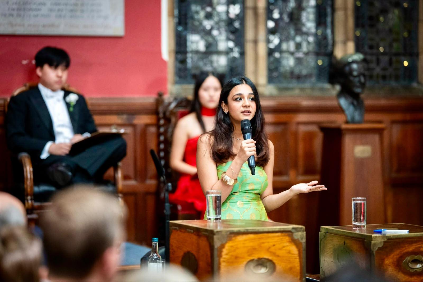 Saara Lunawat speaking from the despatch box in the Oxford Union debating chamber
